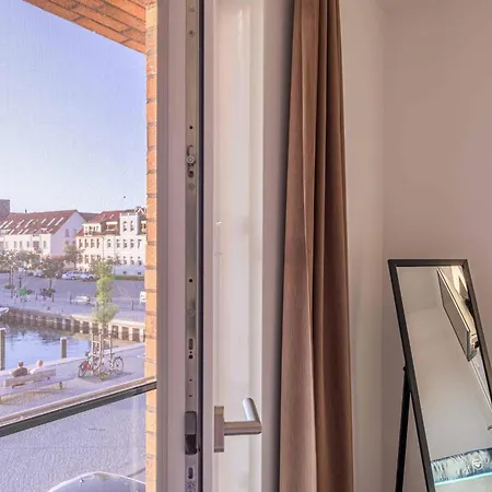 Mueritzquartier No 13 - In Der Hafenresidenz Mit Kamin & Hafenblick