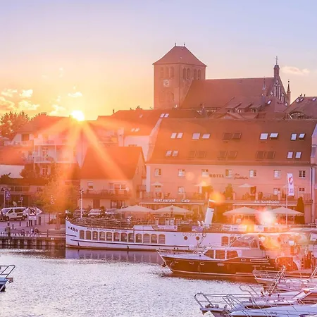 Mueritzquartier No 13 - In Der Hafenresidenz Mit Kamin & Hafenblick Appartement *