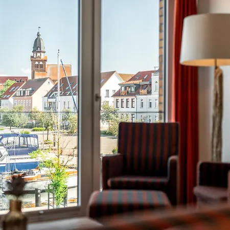 Mueritzquartier No 13 - In Der Hafenresidenz Mit Kamin & Hafenblick Appartement